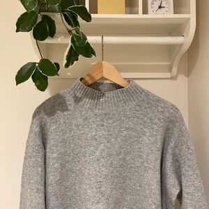 Uniqlo Grey mock neck sweater, size M